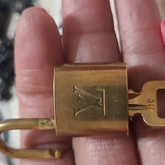 LV lock and one key - Picture 5 of 5